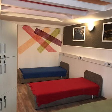 Opera Hostel Budapest Esterno foto