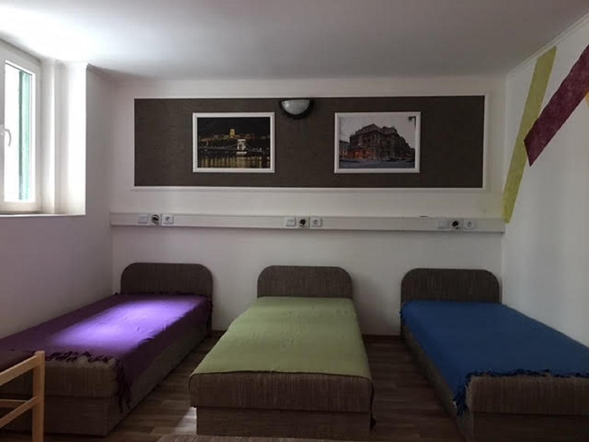 Opera Hostel Budapest Esterno foto