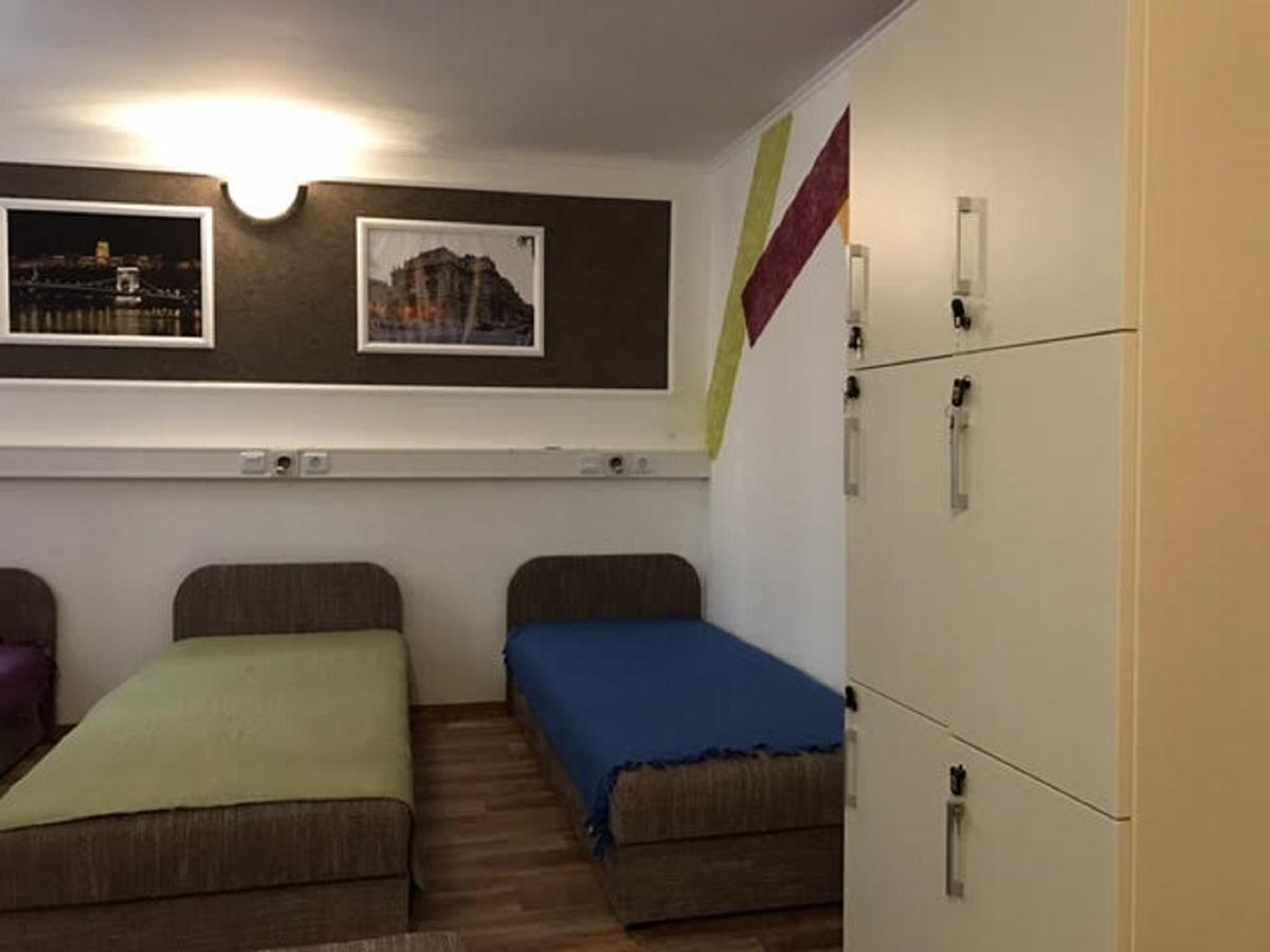 Opera Hostel Budapest Esterno foto