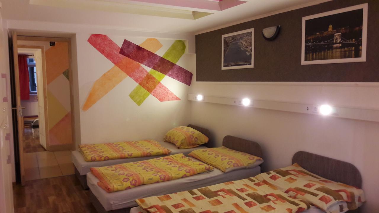 Opera Hostel Budapest Esterno foto