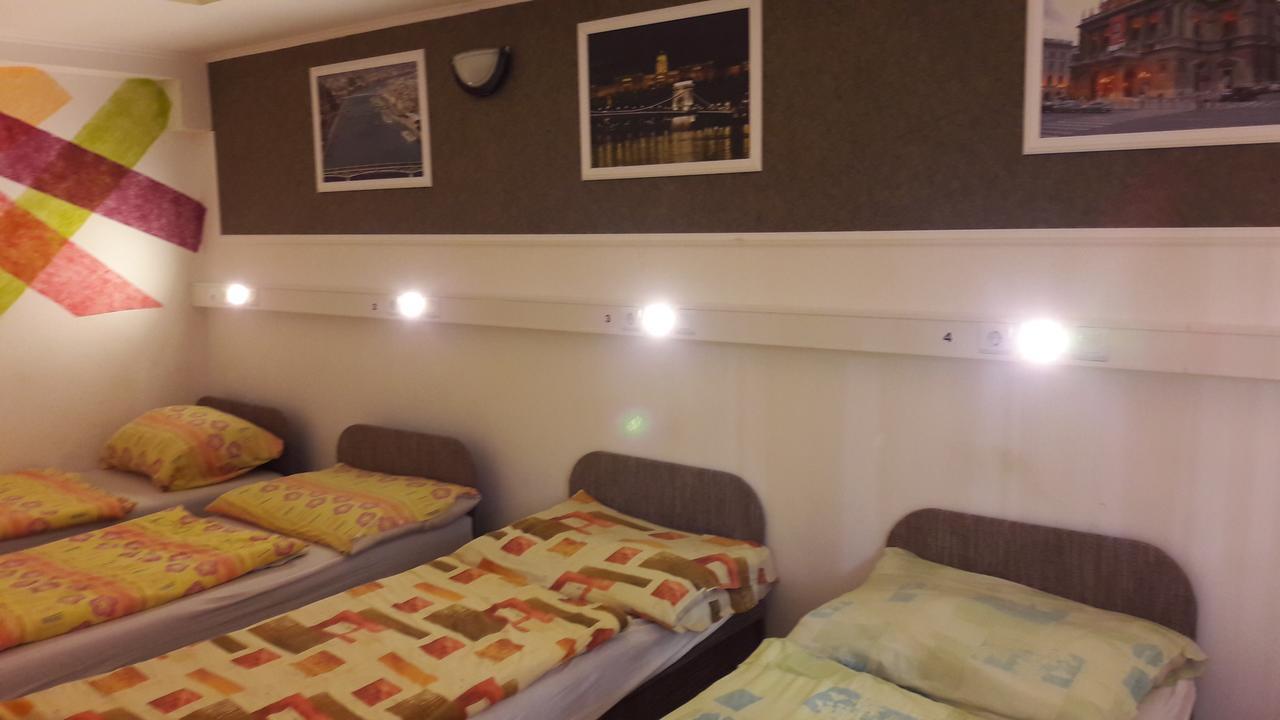 Opera Hostel Budapest Esterno foto