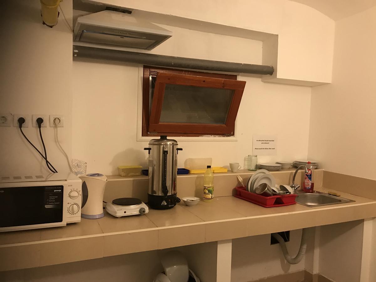Opera Hostel Budapest Esterno foto