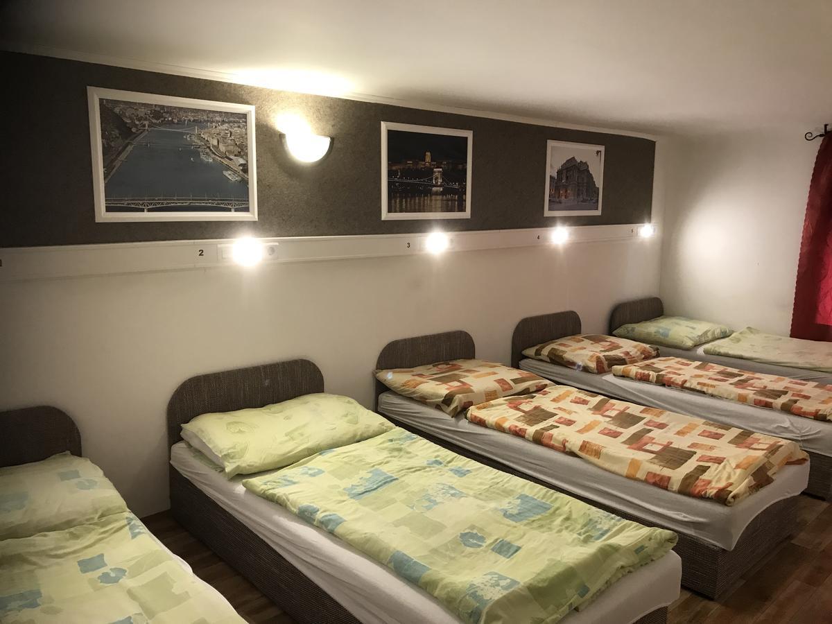 Opera Hostel Budapest Esterno foto