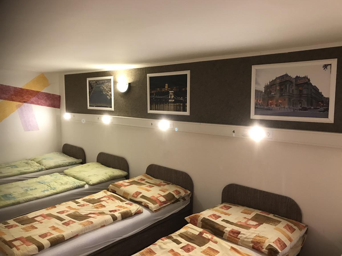 Opera Hostel Budapest Esterno foto