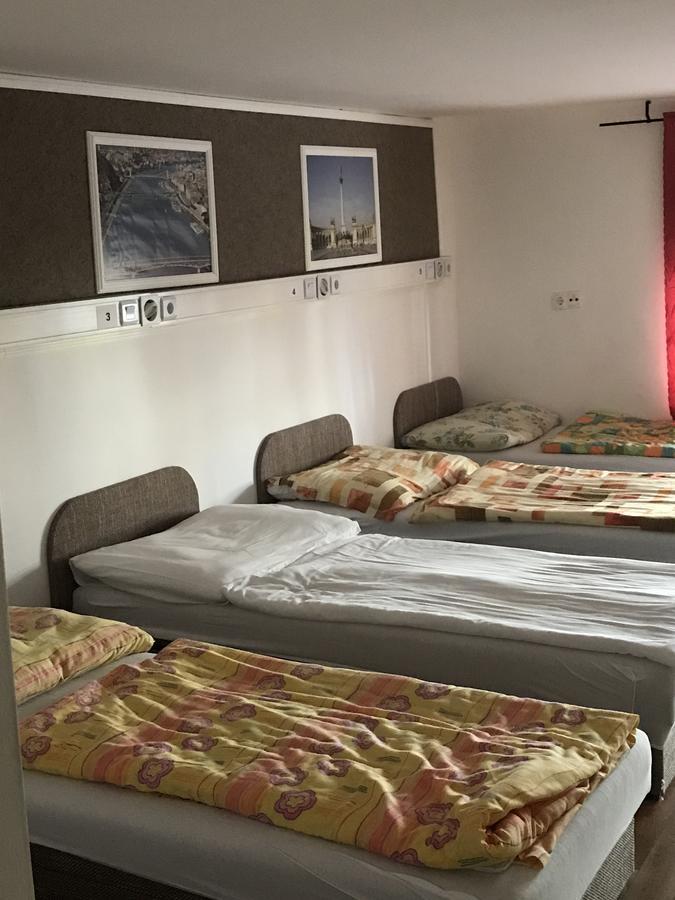 Opera Hostel Budapest Esterno foto