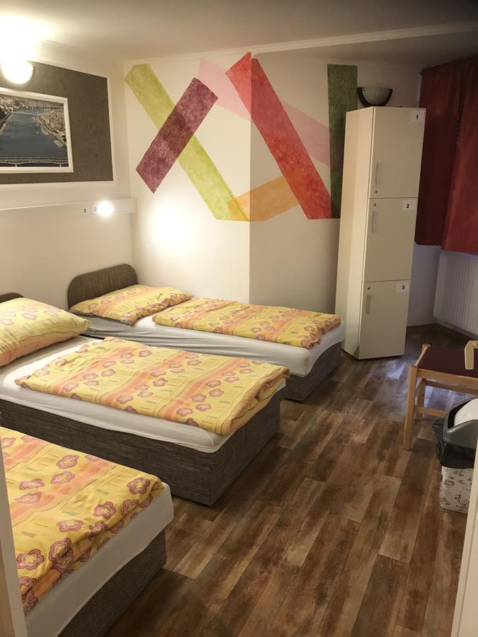 Opera Hostel Budapest Esterno foto