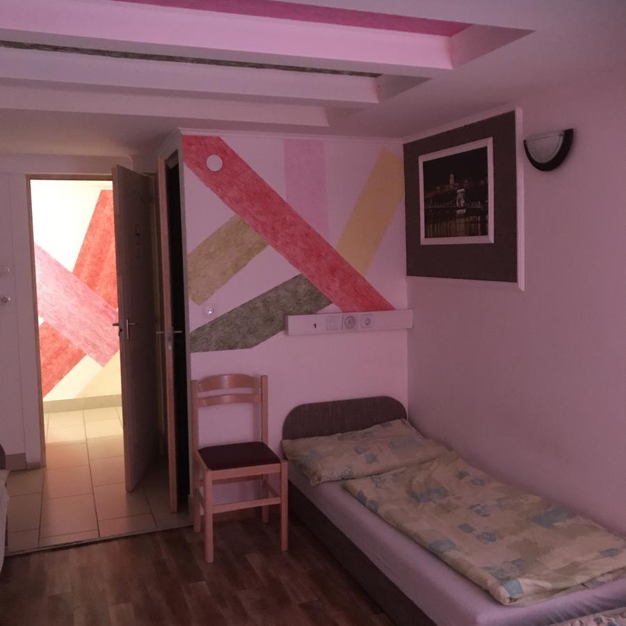 Opera Hostel Budapest Esterno foto