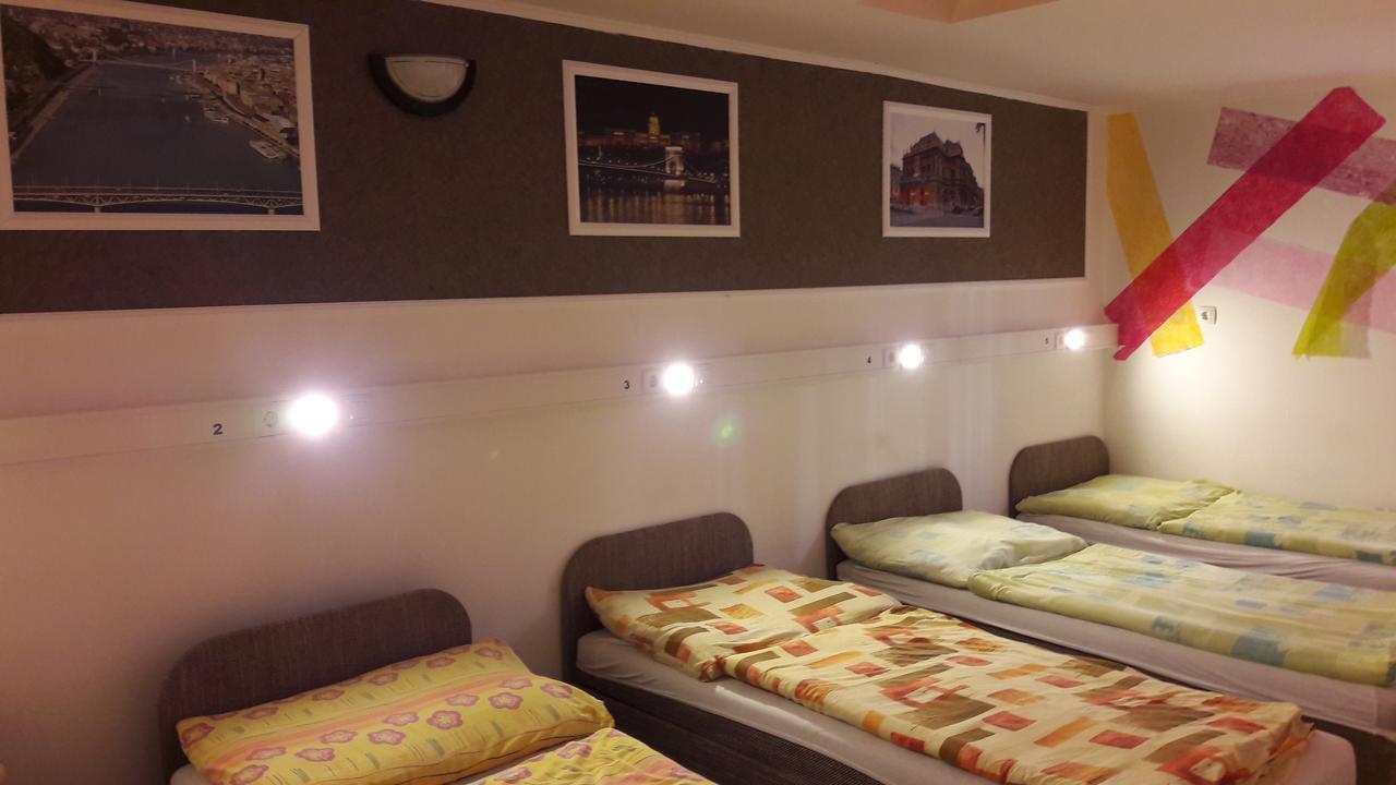 Opera Hostel Budapest Esterno foto