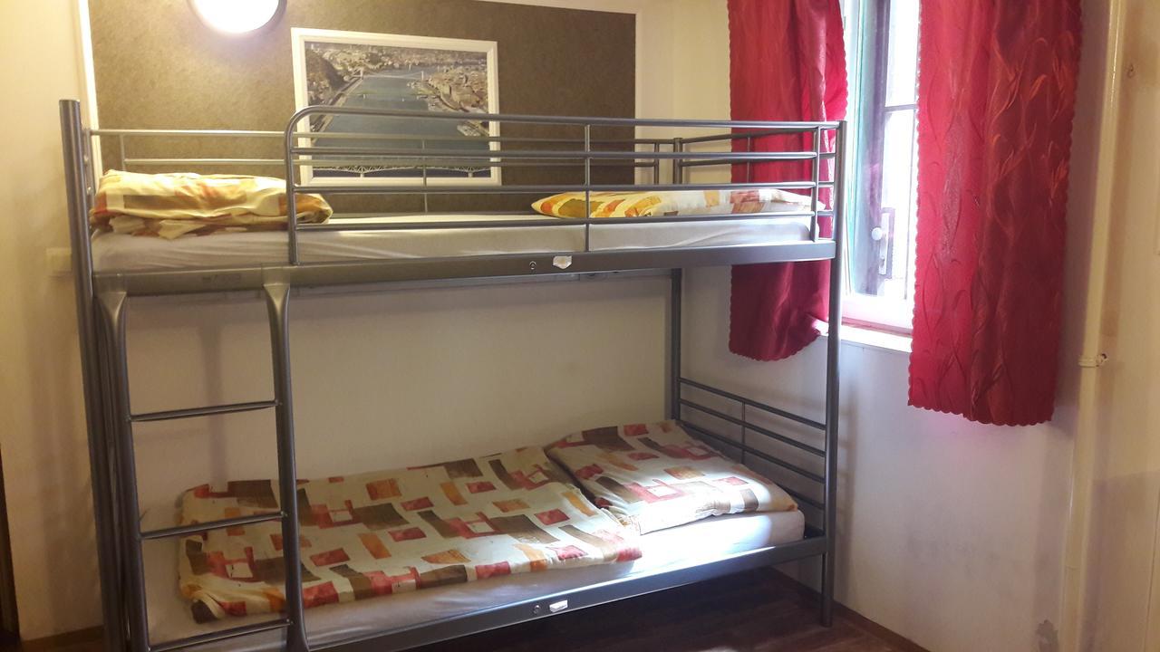 Opera Hostel Budapest Esterno foto