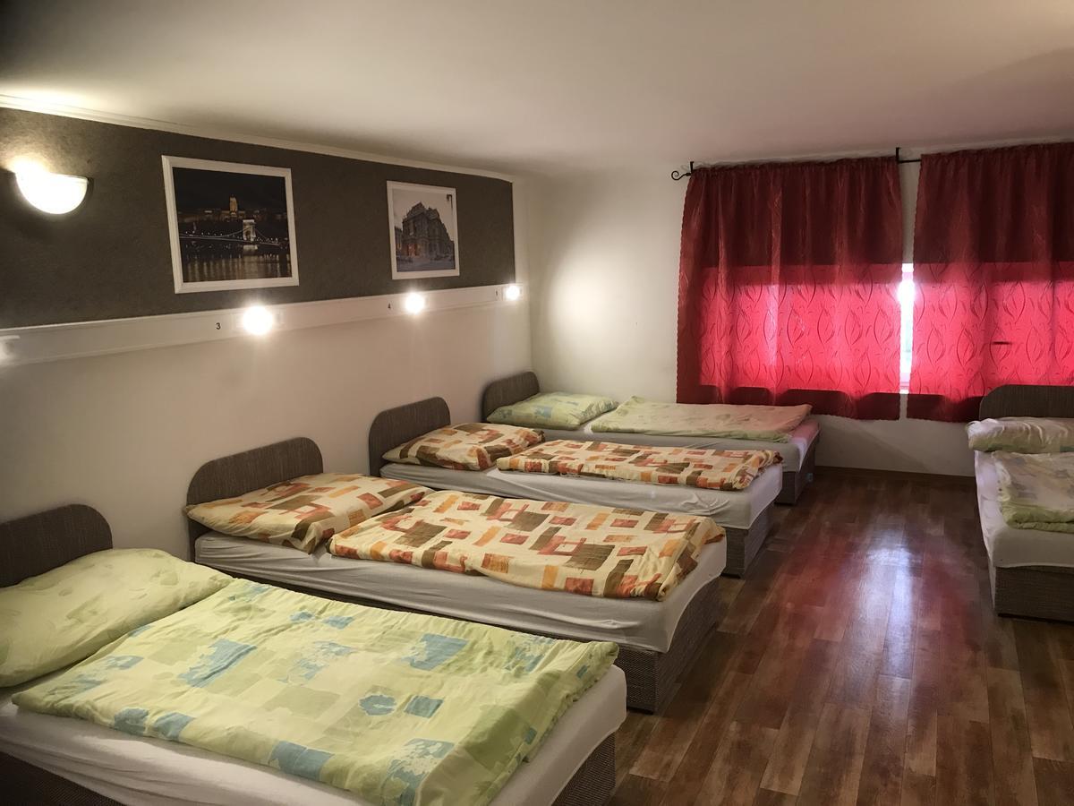 Opera Hostel Budapest Esterno foto