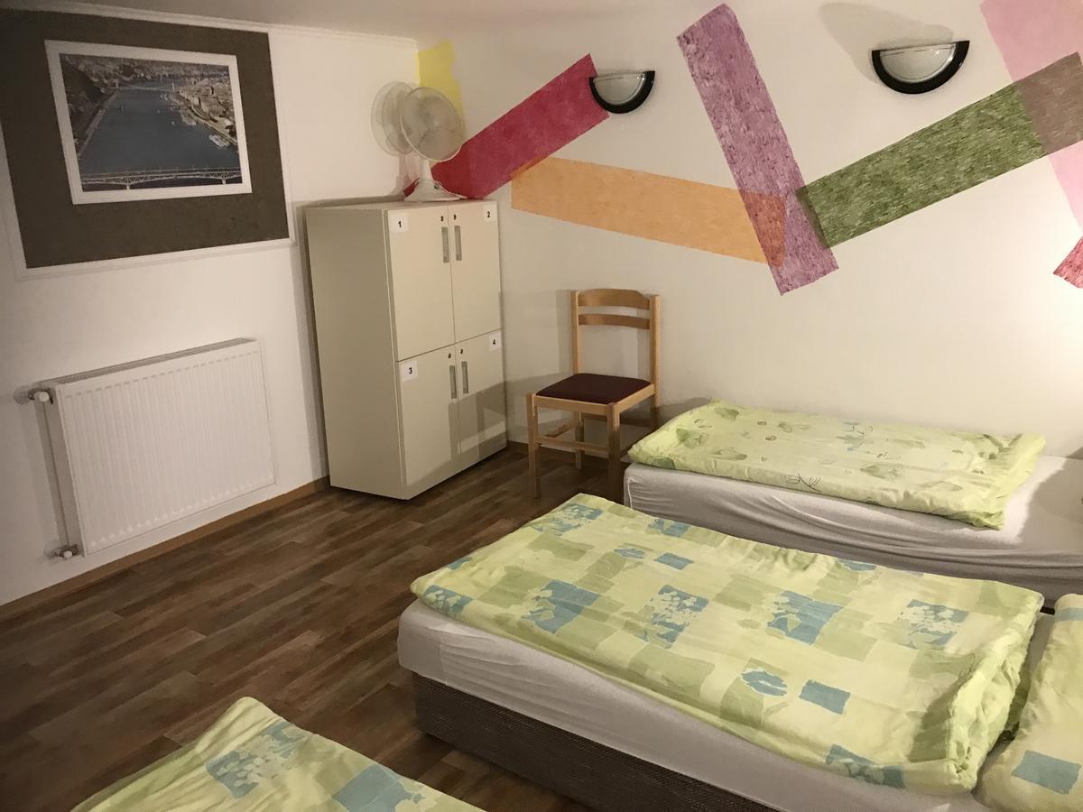 Opera Hostel Budapest Esterno foto