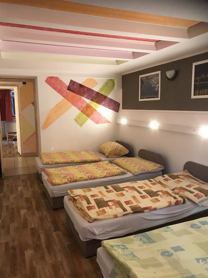 Opera Hostel Budapest Esterno foto