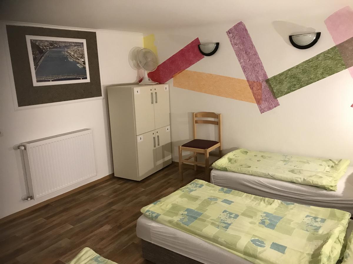 Opera Hostel Budapest Esterno foto