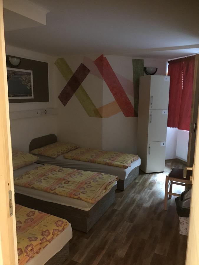 Opera Hostel Budapest Esterno foto