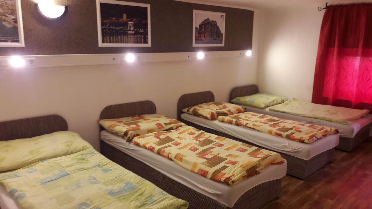 Opera Hostel Budapest Esterno foto