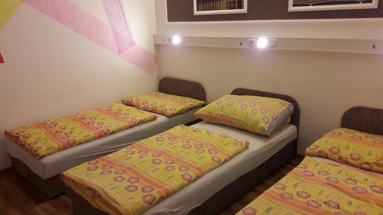 Opera Hostel Budapest Esterno foto