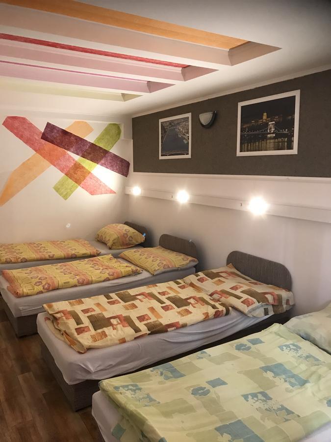Opera Hostel Budapest Esterno foto
