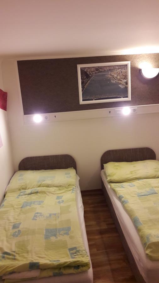 Opera Hostel Budapest Esterno foto