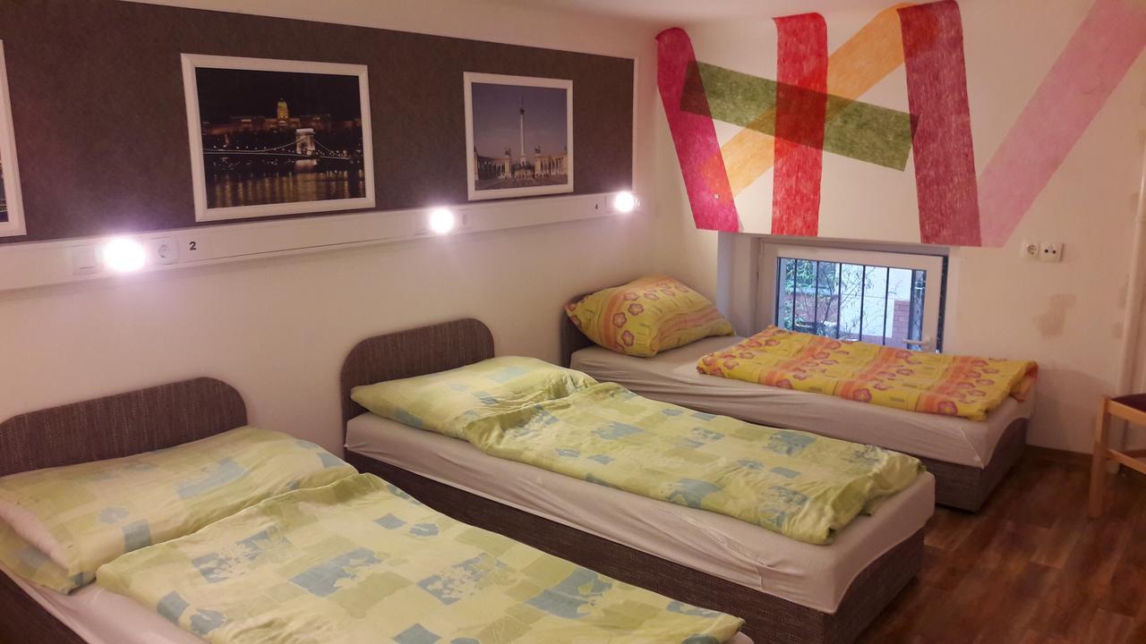 Opera Hostel Budapest Esterno foto
