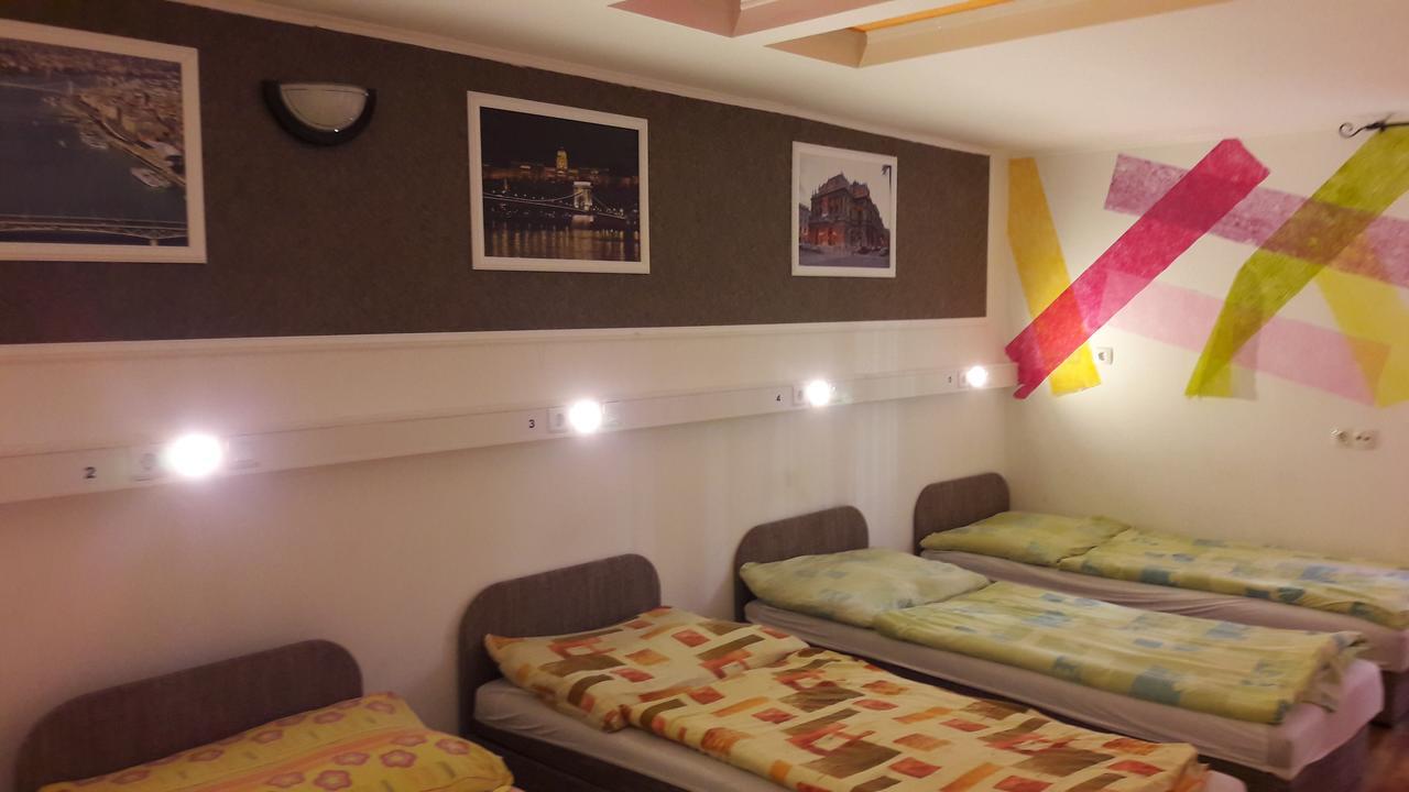 Opera Hostel Budapest Esterno foto