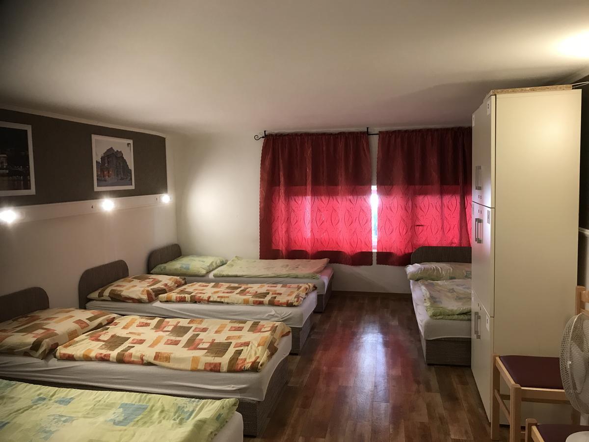 Opera Hostel Budapest Esterno foto