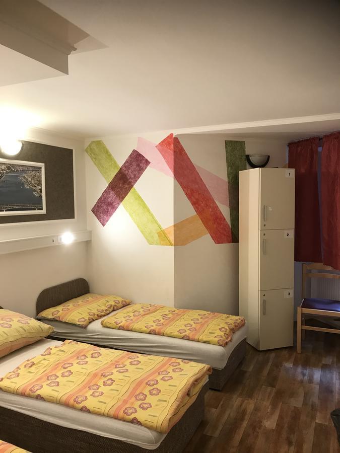 Opera Hostel Budapest Esterno foto