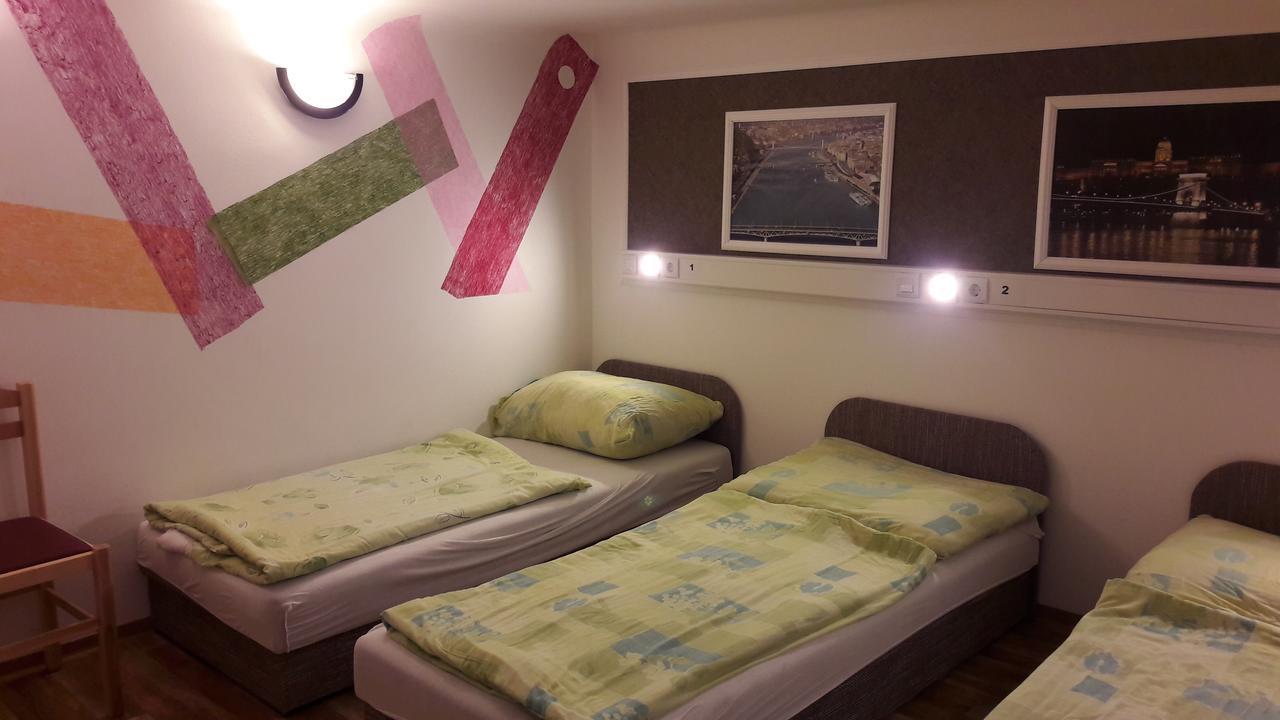 Opera Hostel Budapest Esterno foto